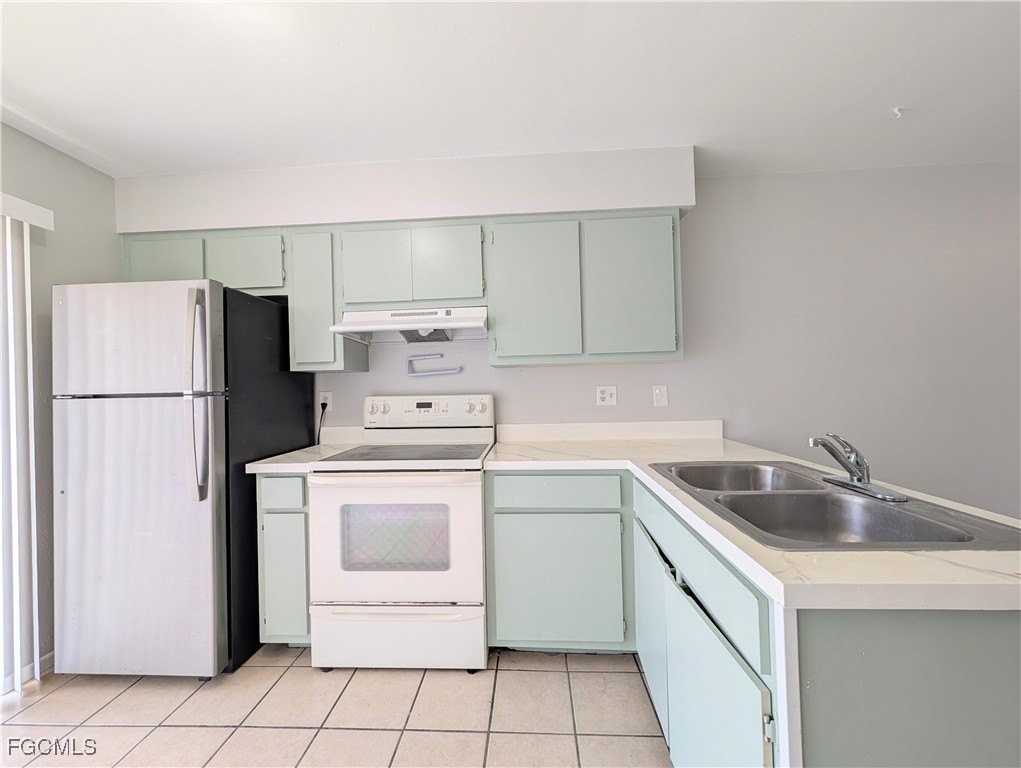 427 Ne Pine Island Ln Apt 1 #1 - Photo 4 of 12