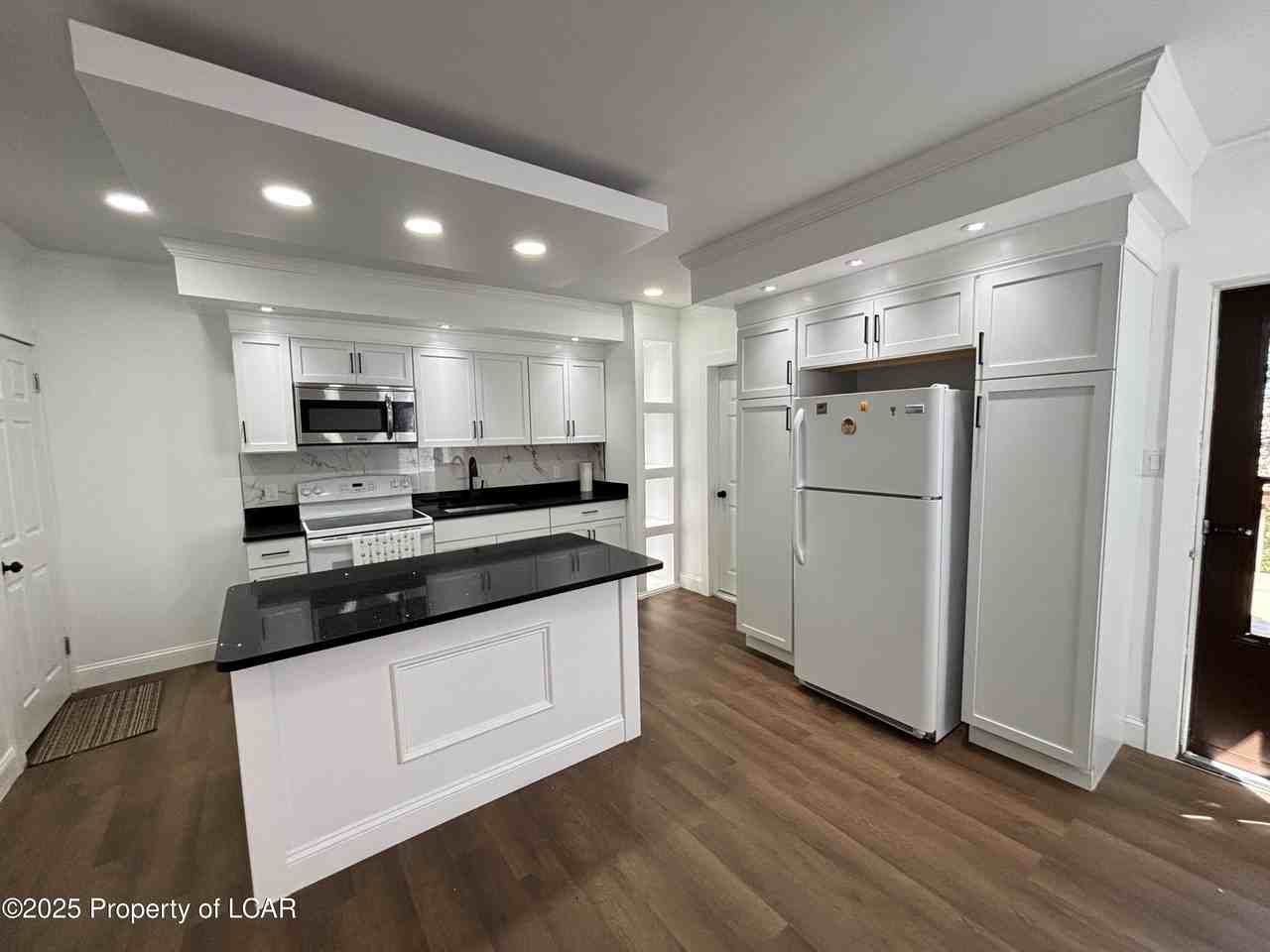 60 Moyallen St - Photo 4 of 14