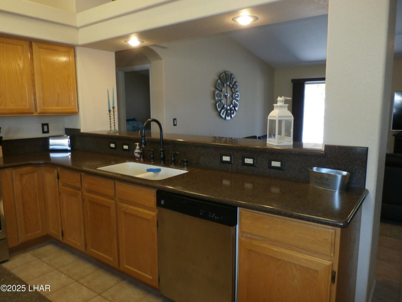 2304 Buckingham Blvd - Photo 5 of 33