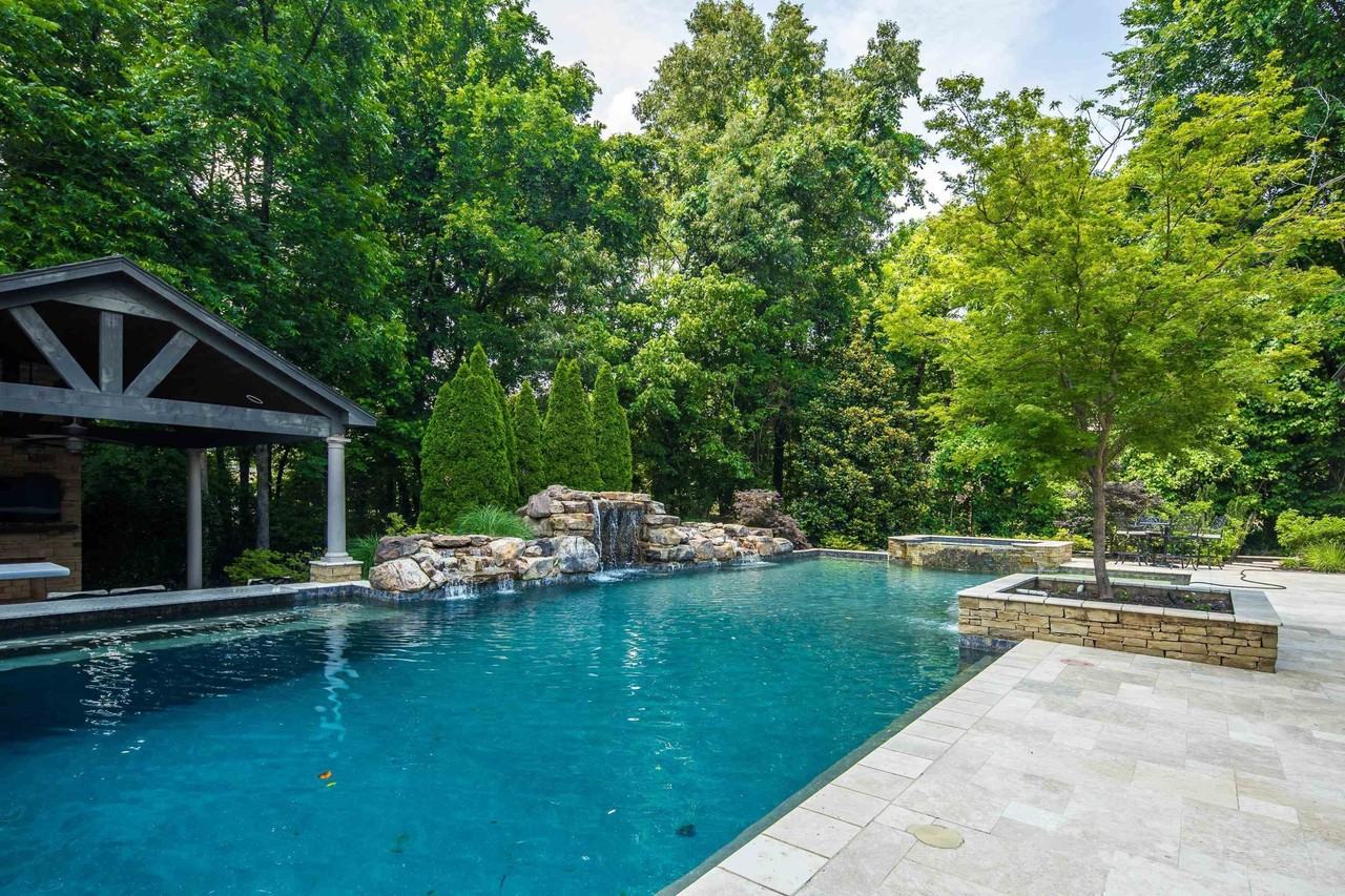 9039 Hollybrook Ln N - Photo 4 of 22