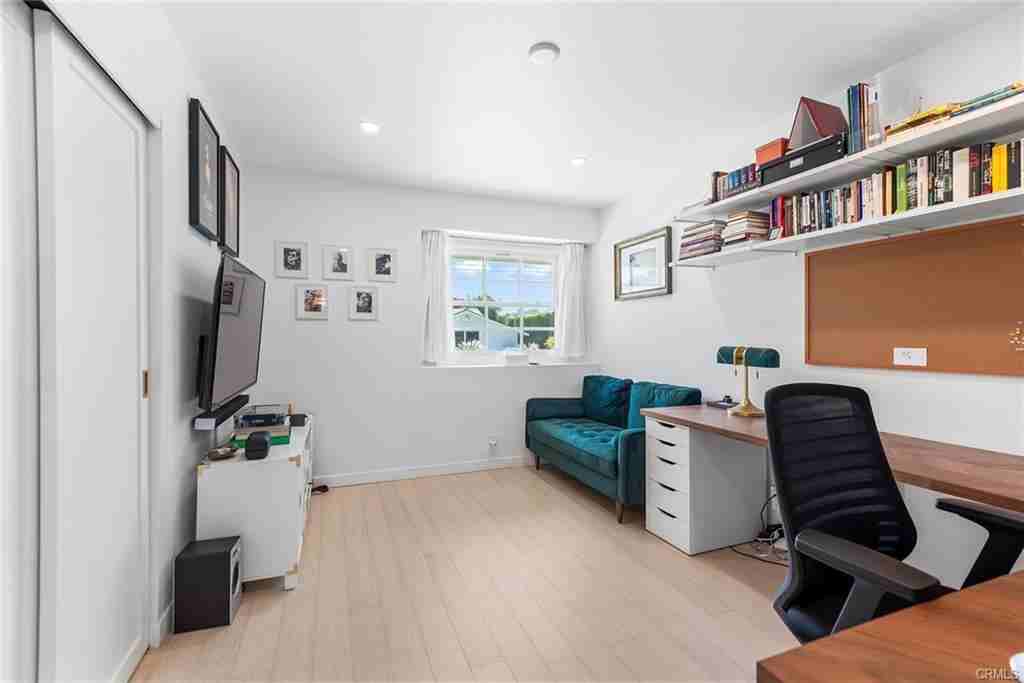 2043 Panamint Dr - Photo 2 of 8