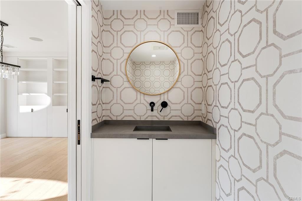 18110 Bromley St - Photo 2 of 8