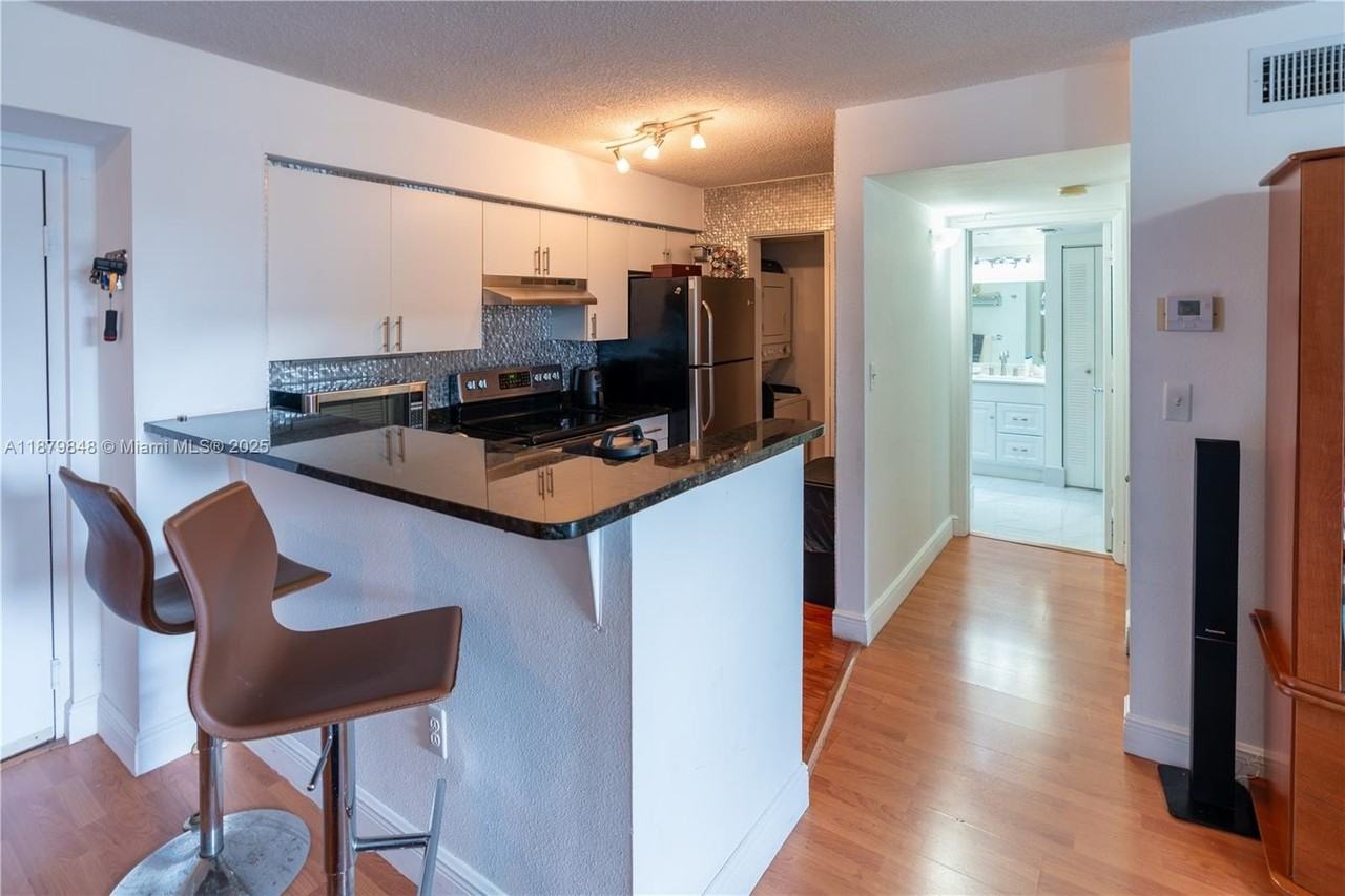 4360 Nw 107th Ave #204 - Photo 5 of 24