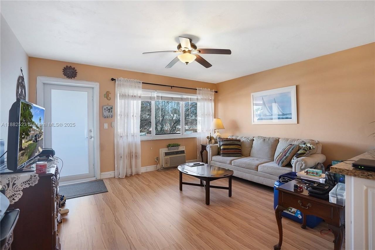 1000 Sw 11th Ave #17E - Photo 2 of 18