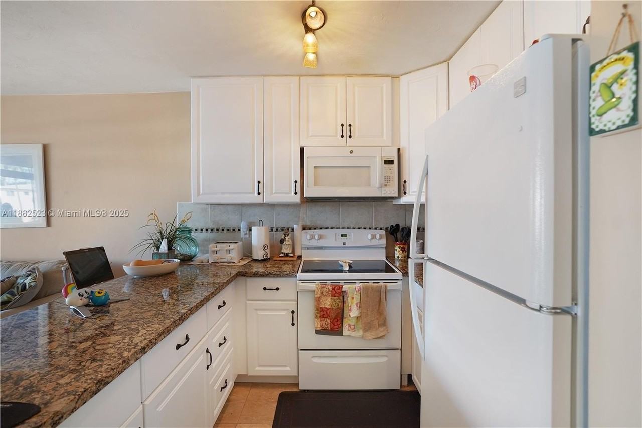 1000 Sw 11th Ave #17E - Photo 7 of 18