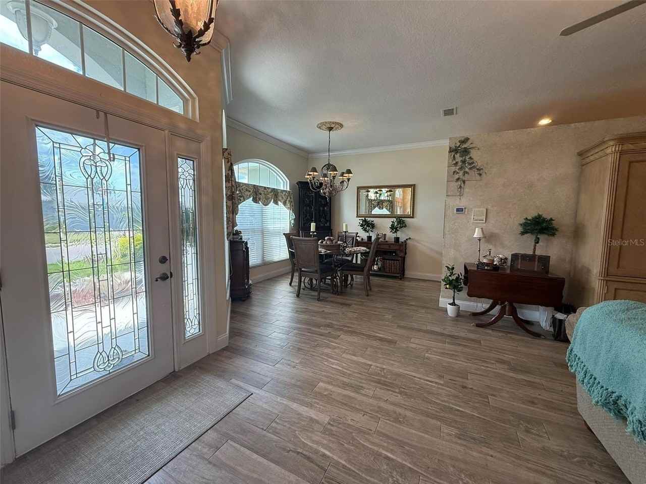 7023 Hazeltine Cir - Photo 5 of 39