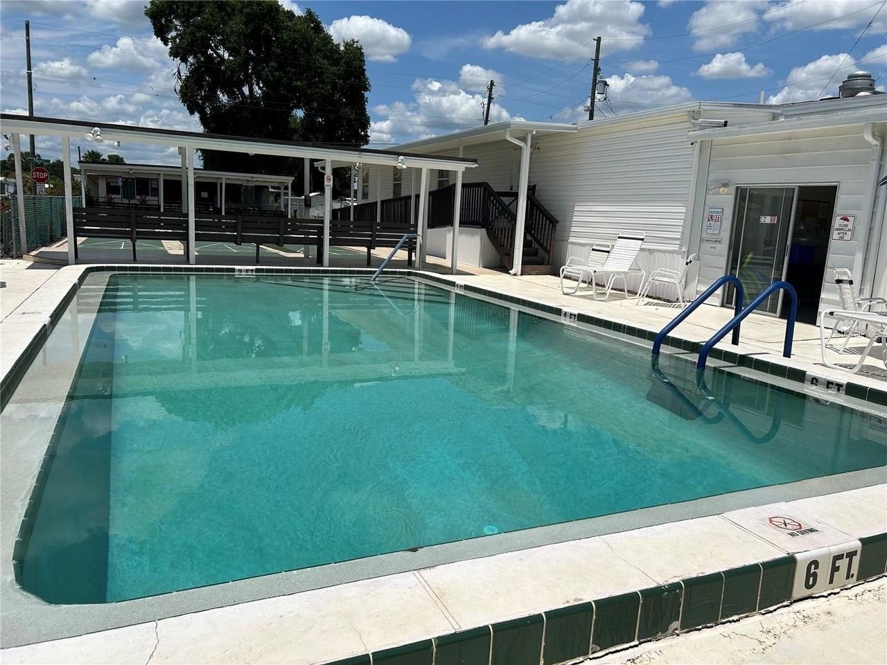 819 Mary St - Photo 5 of 30