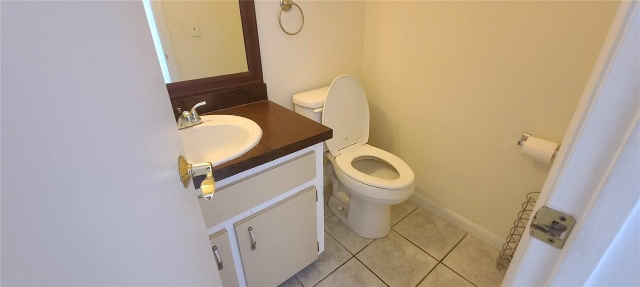 2114 Northeast 38th Avenue - Photo 7 of 8