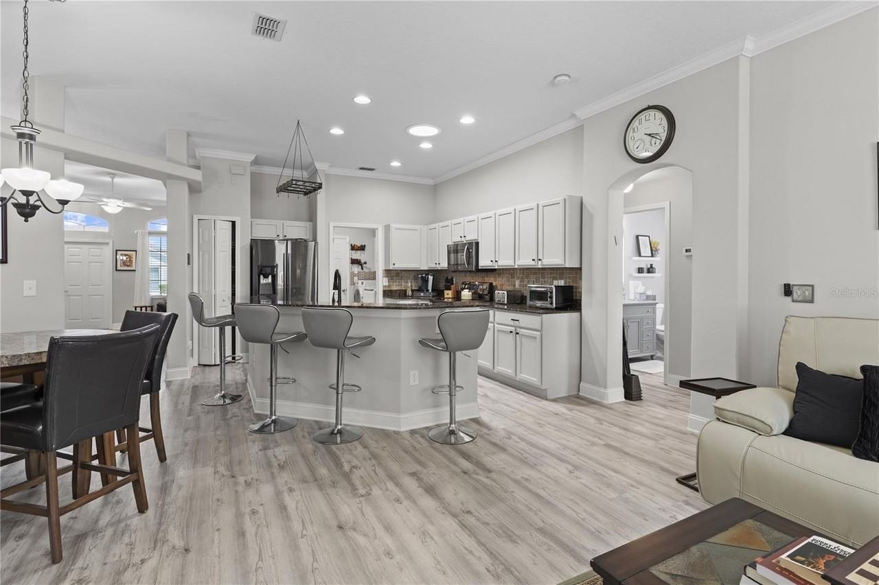 9723 Rolling Cir - Photo 3 of 50