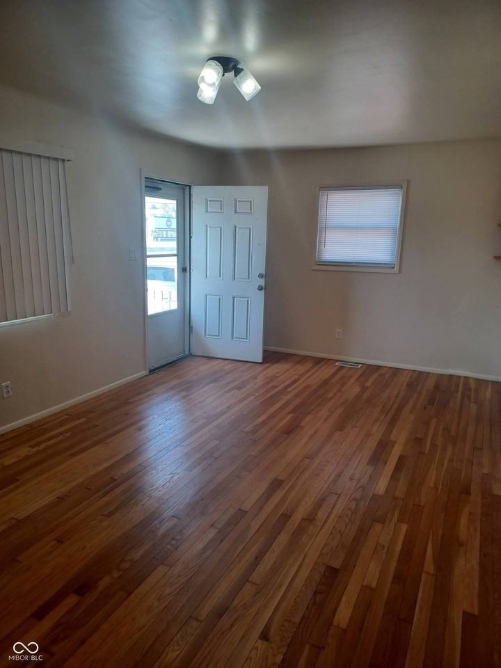 33 S Post Rd - Photo 3 of 28