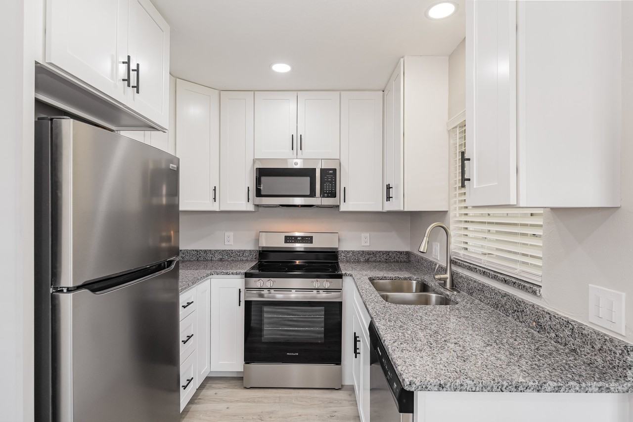 122 Niemira Avenue - Photo 3 of 30