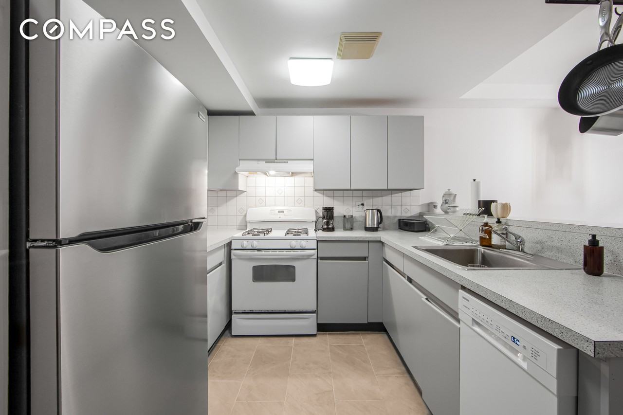 129 Waverly Ave #1 - Photo 3 of 12