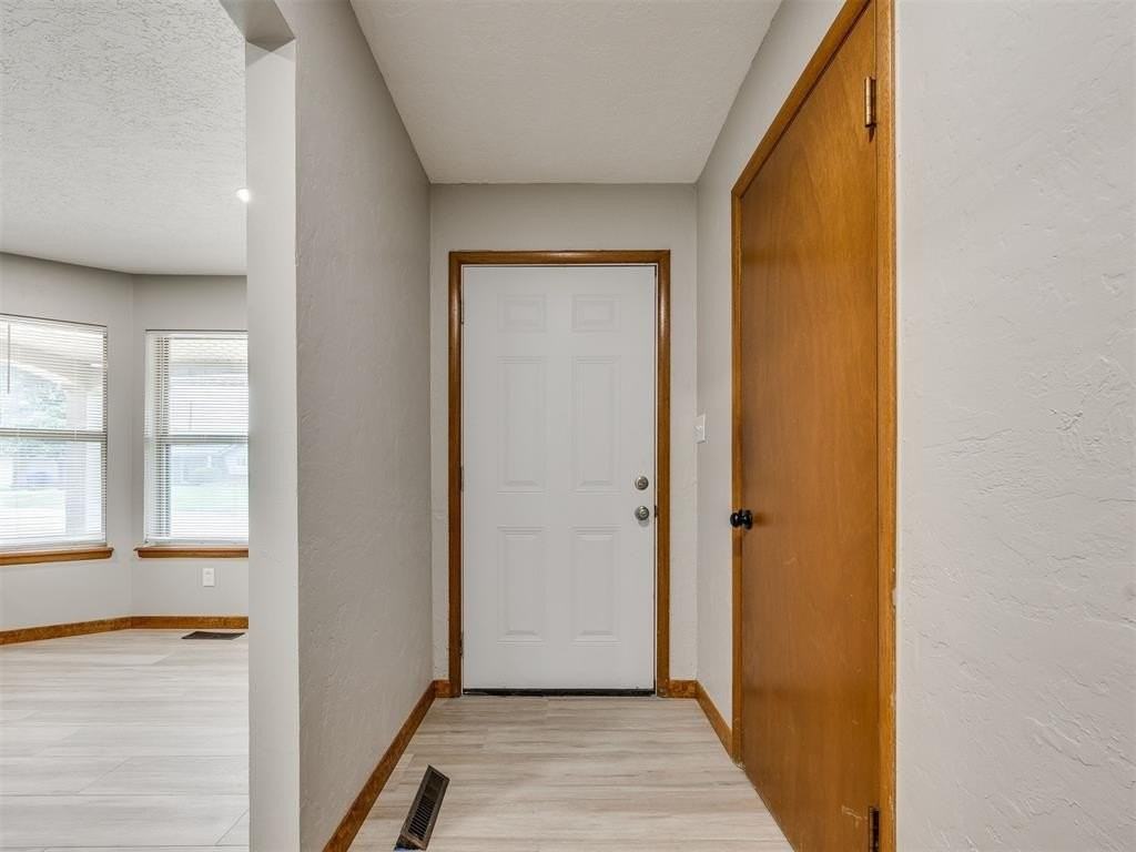 412 Sundown Dr - Photo 3 of 24