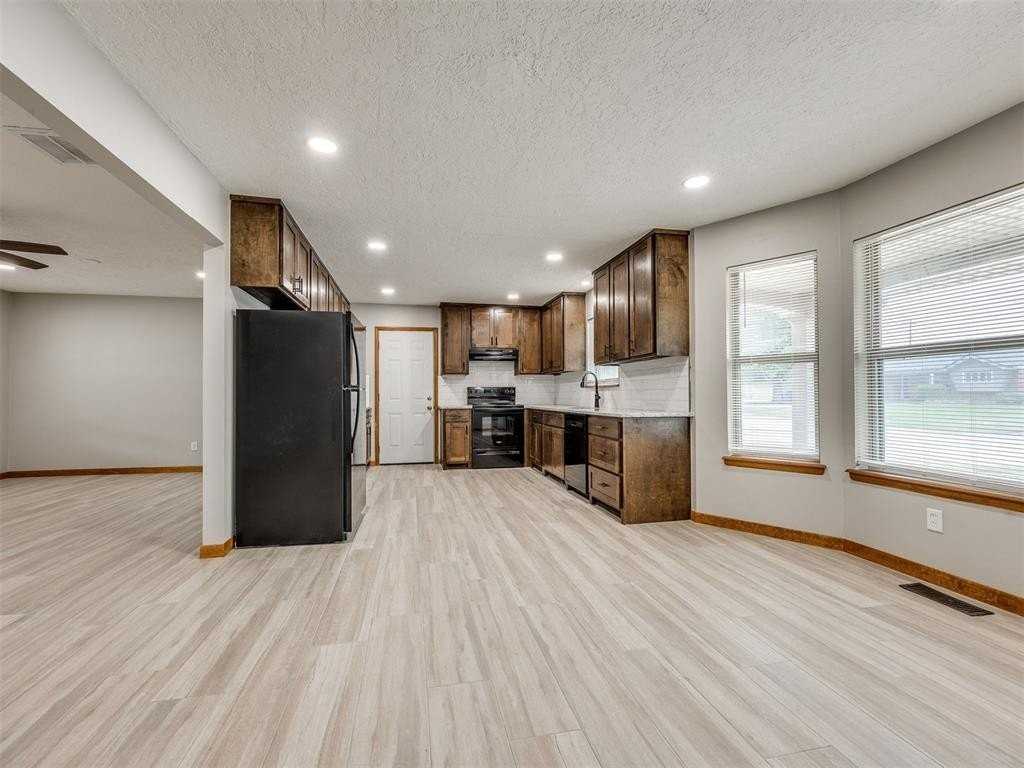 412 Sundown Dr - Photo 5 of 24