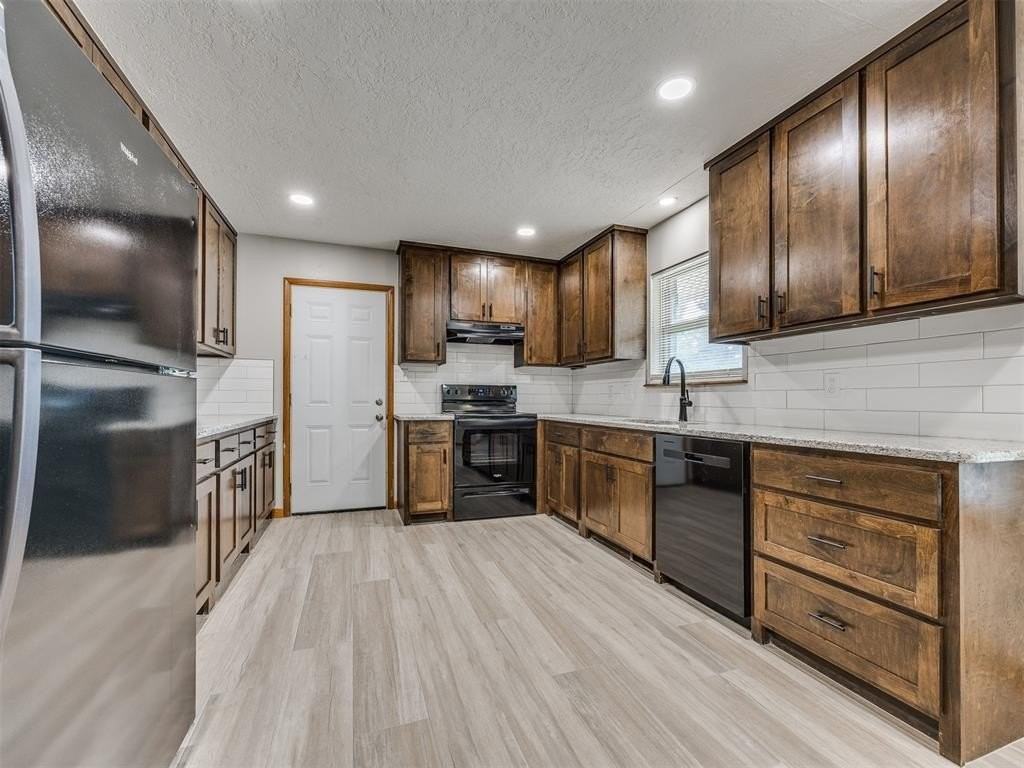 412 Sundown Dr - Photo 6 of 24