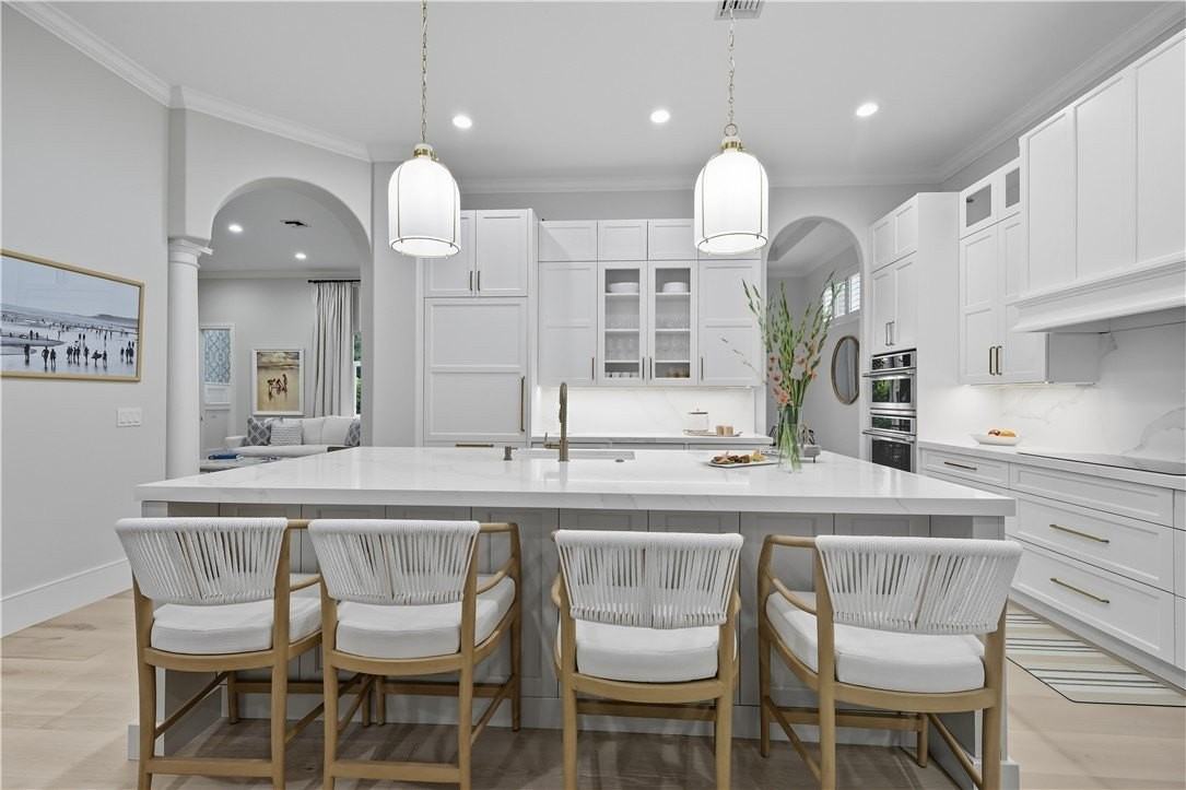 9025 Englewood Ct - Photo 5 of 36