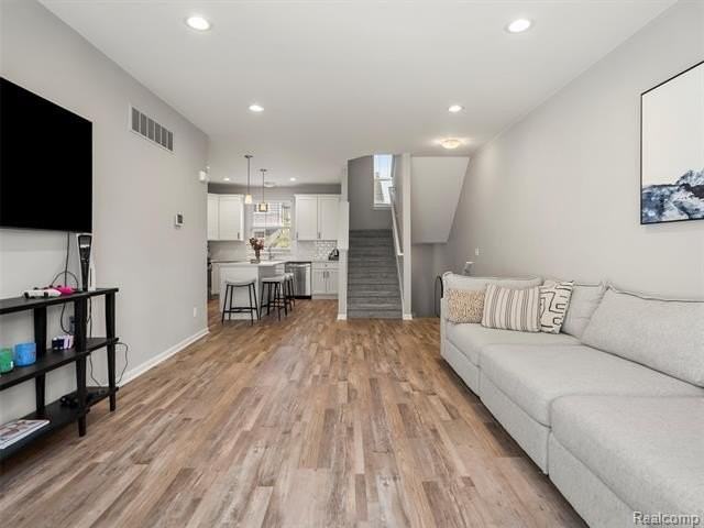 4929 Treeside Ln - Photo 5 of 23