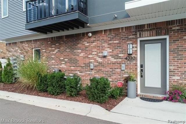 4227 W 14 Mile Rd - Photo 2 of 23