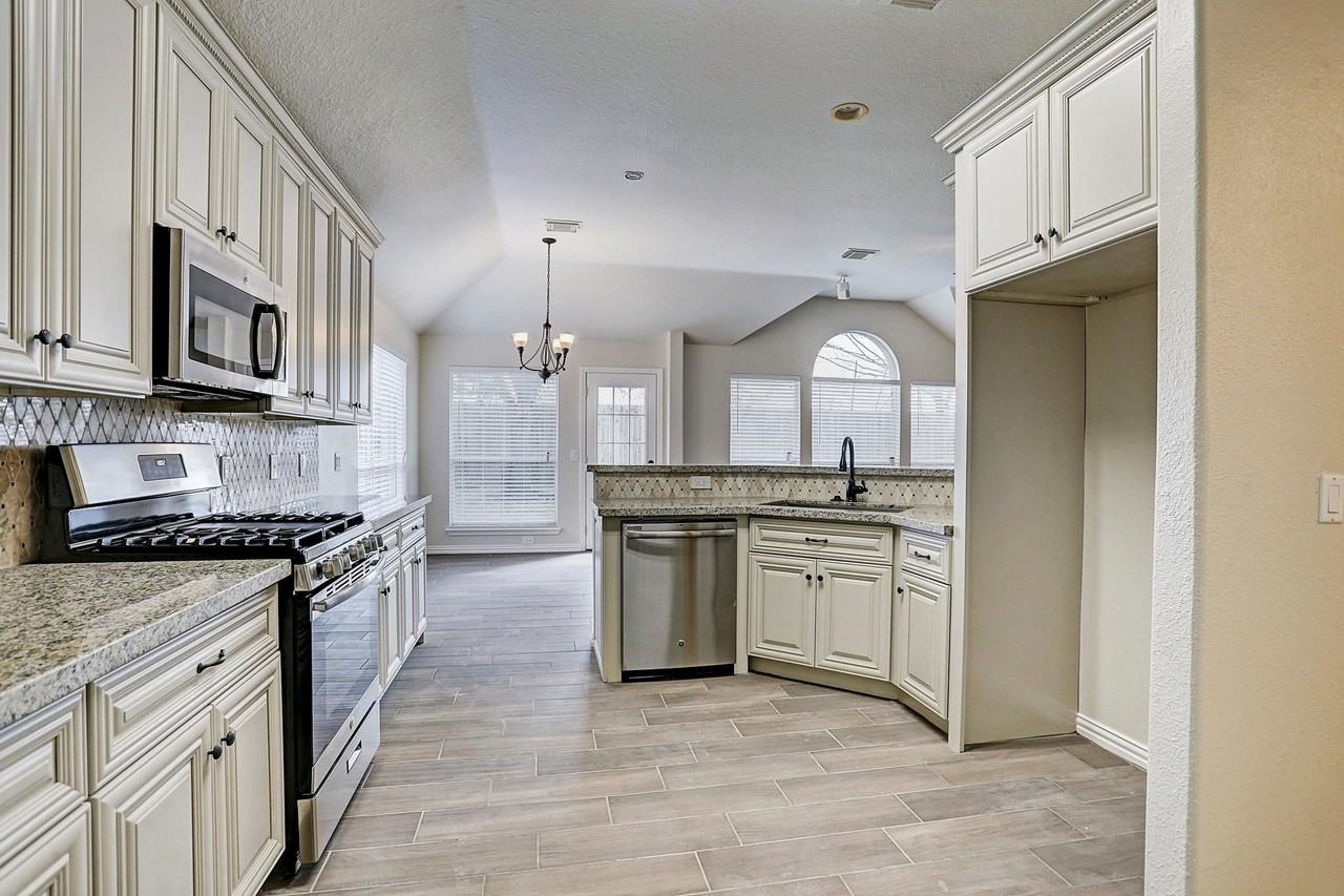 6319 Deep Canyon Dr - Photo 6 of 24