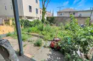 featured image of 163 Livingston St Unit 1