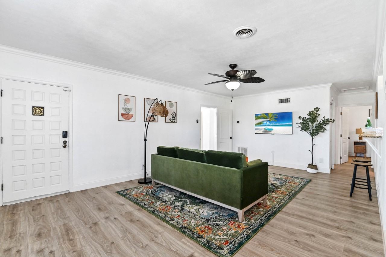 1032 W Jennings St - Photo 4 of 32