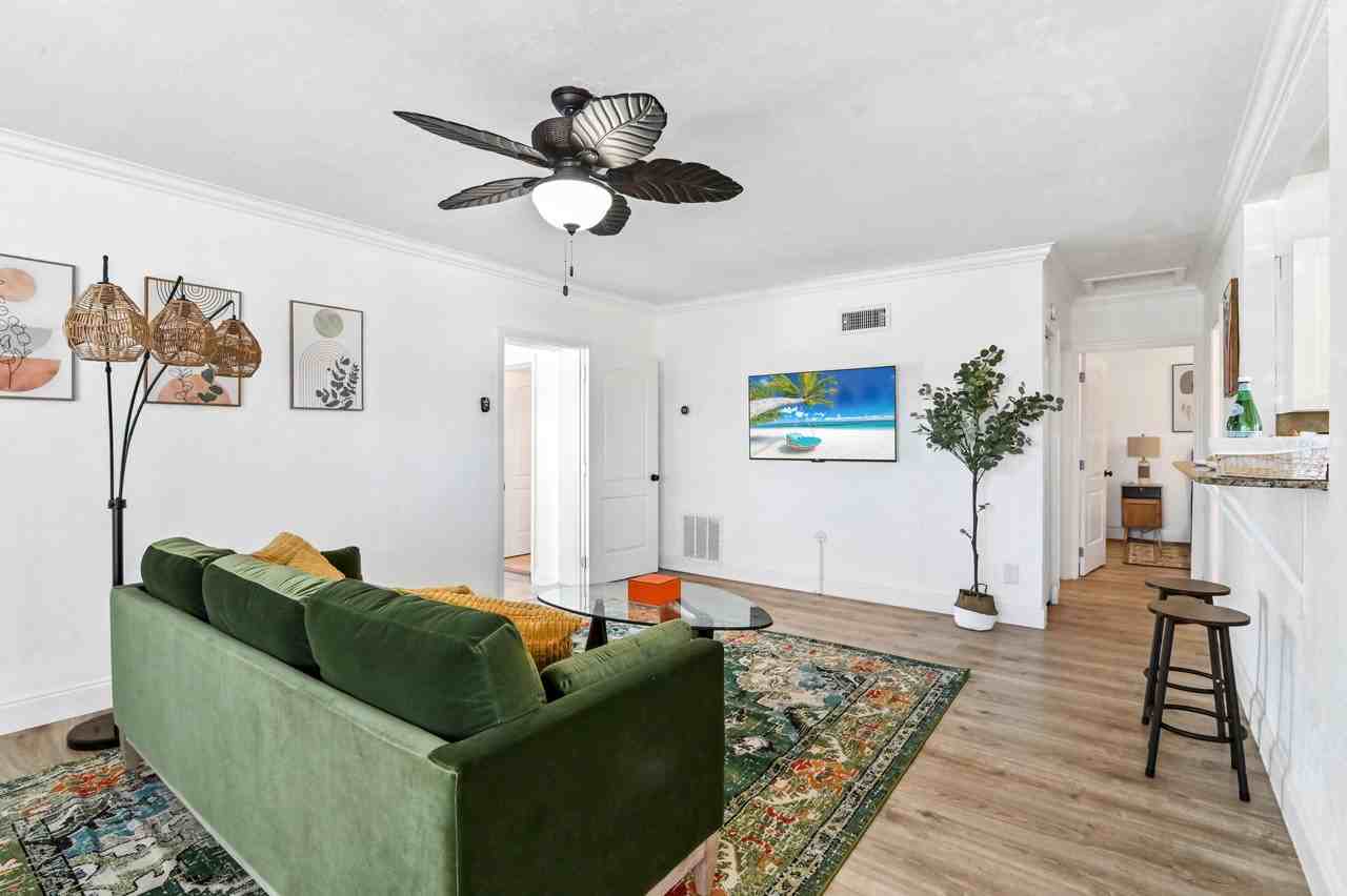 1032 W Jennings St - Photo 5 of 32