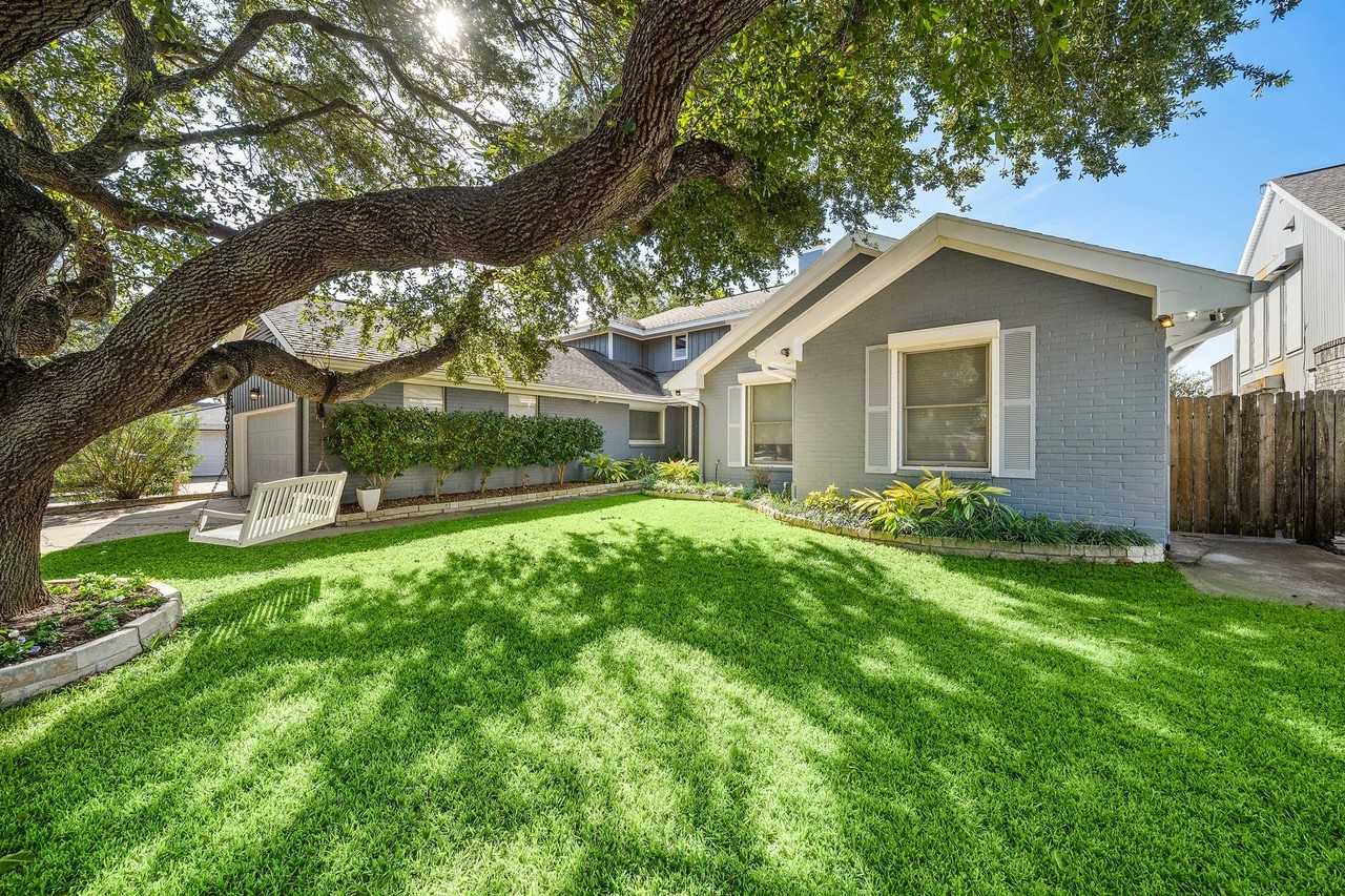 2913 Beluche Dr - Photo 3 of 50