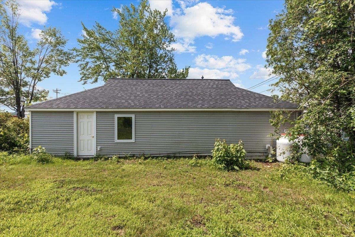 32 Goodell Ave - Photo 5 of 37