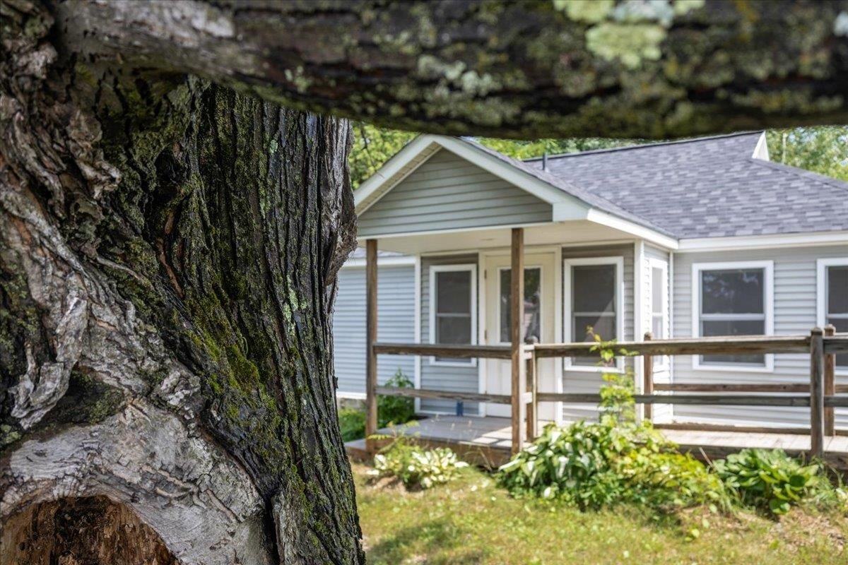 32 Goodell Ave - Photo 6 of 37