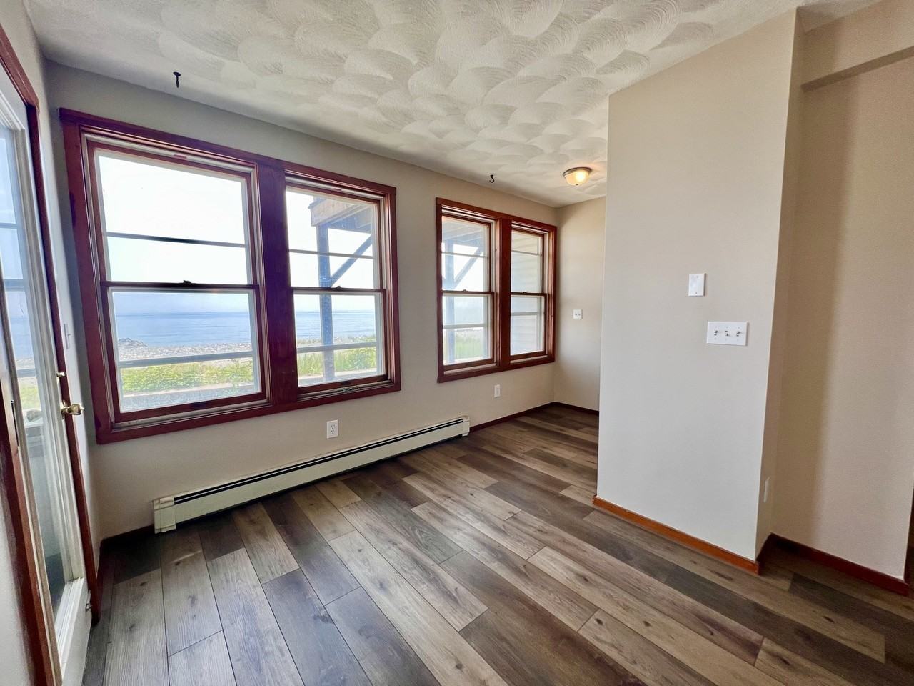 18 Faunbar Ave Unit 1 - Photo 3 of 14