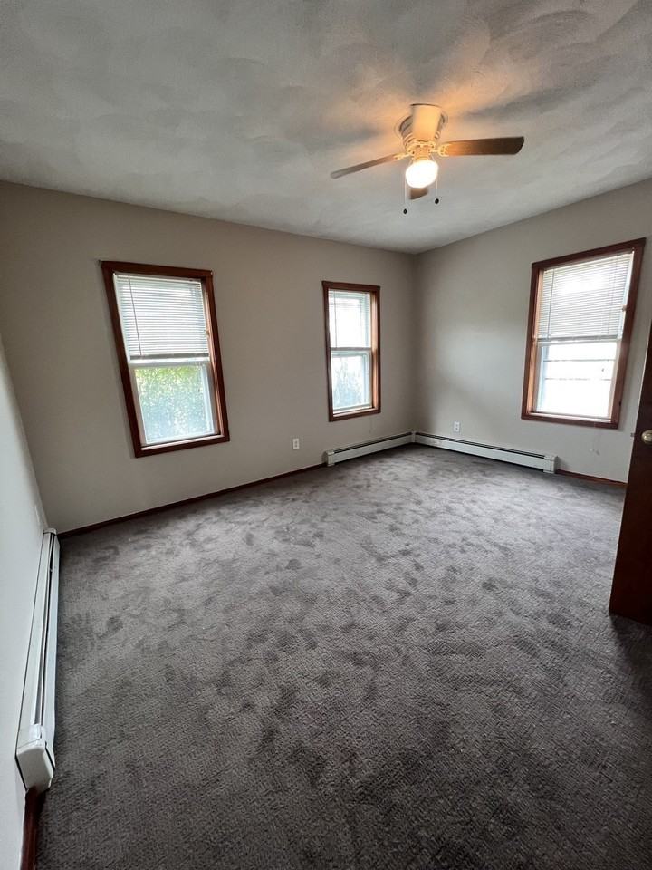 18 Faunbar Ave Unit 1 - Photo 7 of 14