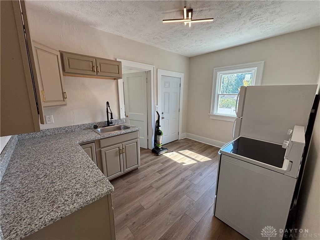 3460 Ridge Ave - Photo 5 of 11