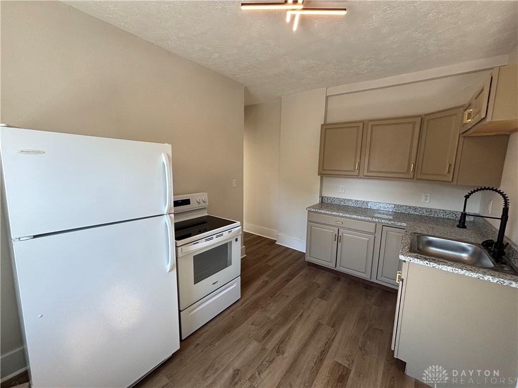 3460 Ridge Ave - Photo 6 of 11