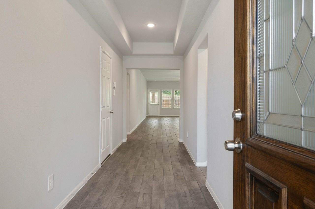 914 Golden Willow Ln - Photo 5 of 35