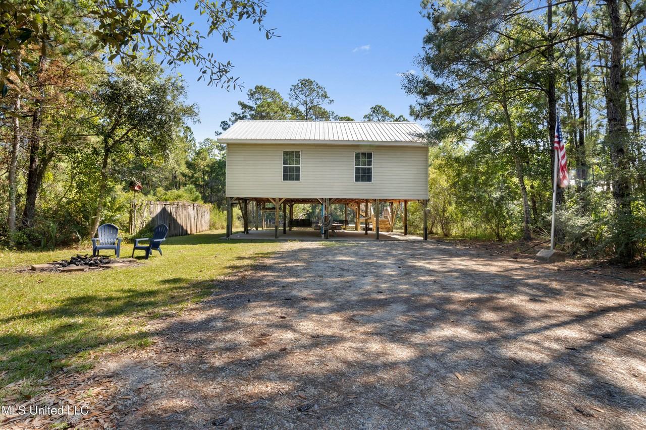 10100 Bancroft St - Photo 2 of 28