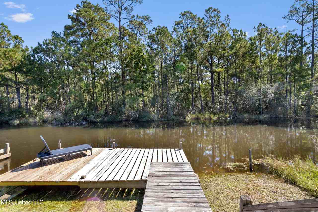 10100 Bancroft St - Photo 3 of 28