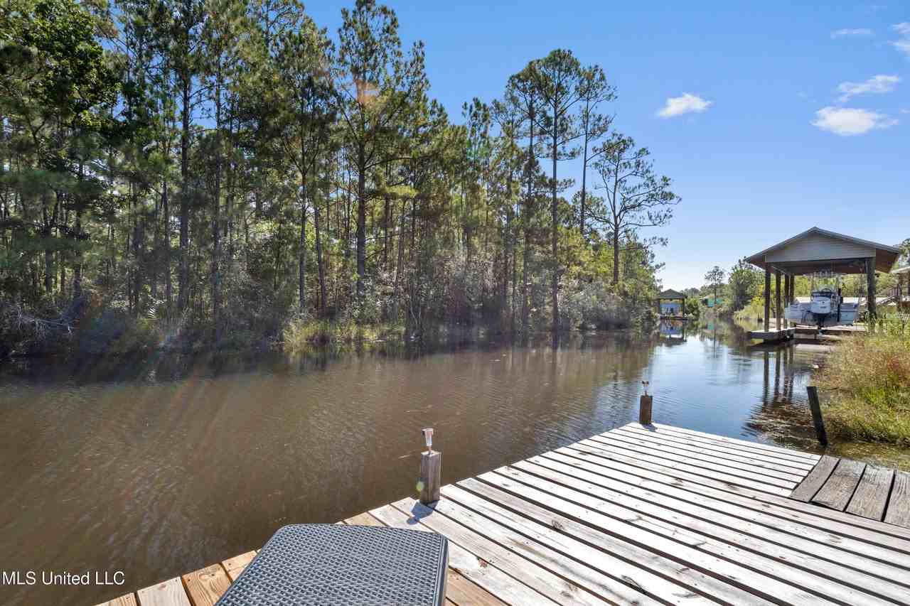 10100 Bancroft St - Photo 6 of 28