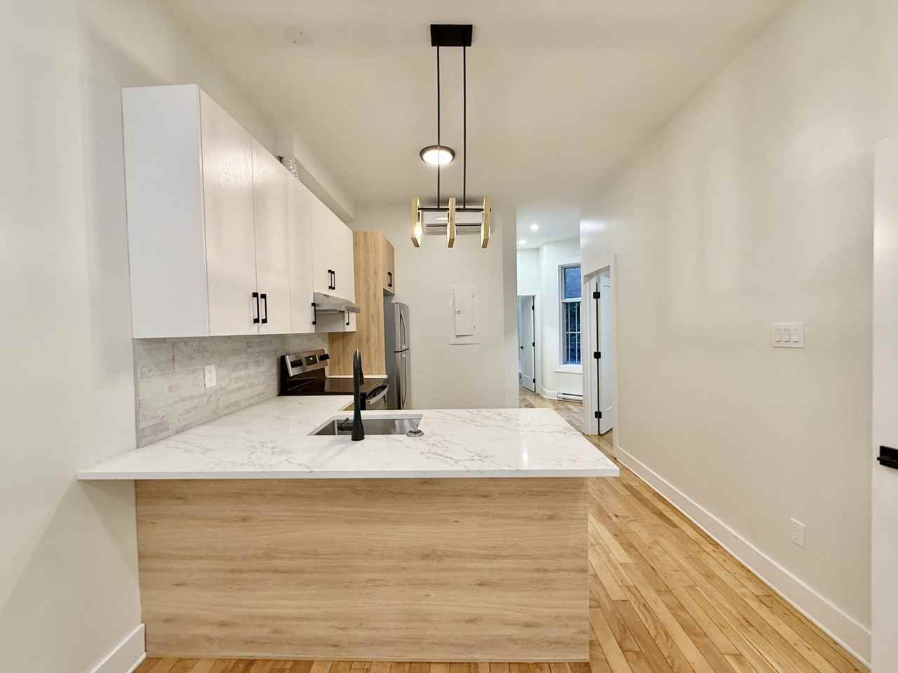 5962 Avenue Christophe Colomb - Photo 2 of 16