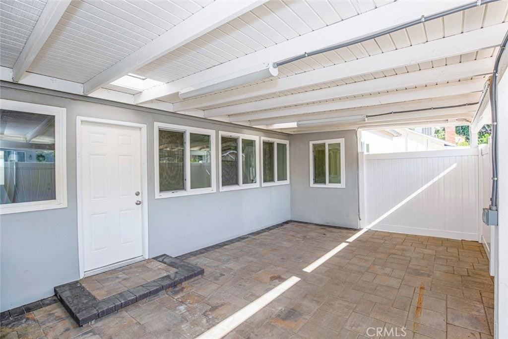 9710 Helen Ave - Photo 6 of 39