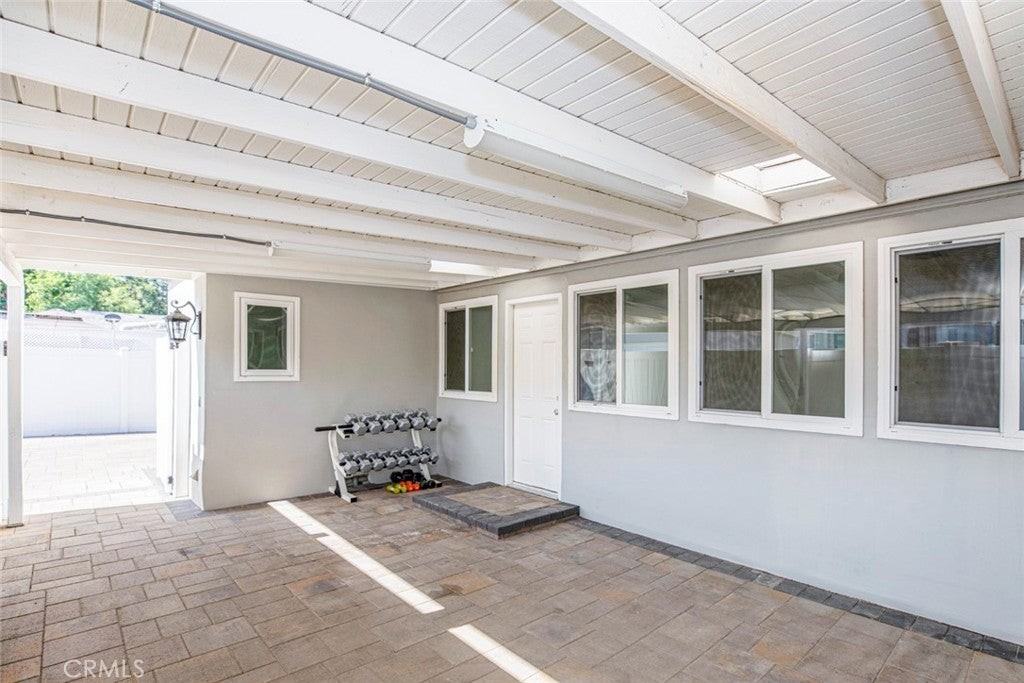 9710 Helen Ave - Photo 7 of 39