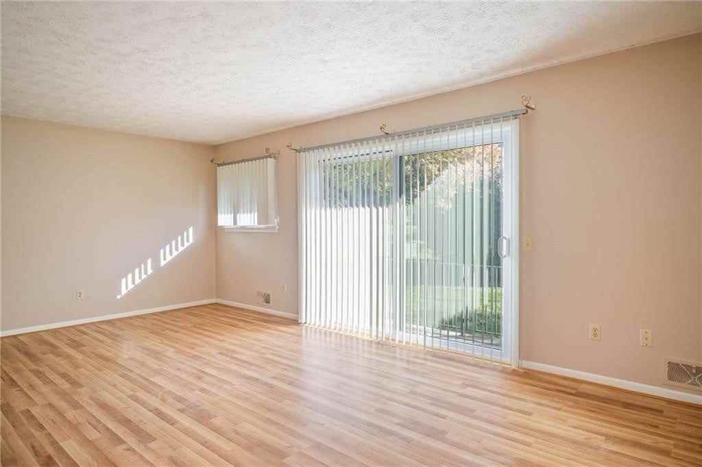 19 Great Wood Ct - Photo 2 of 14