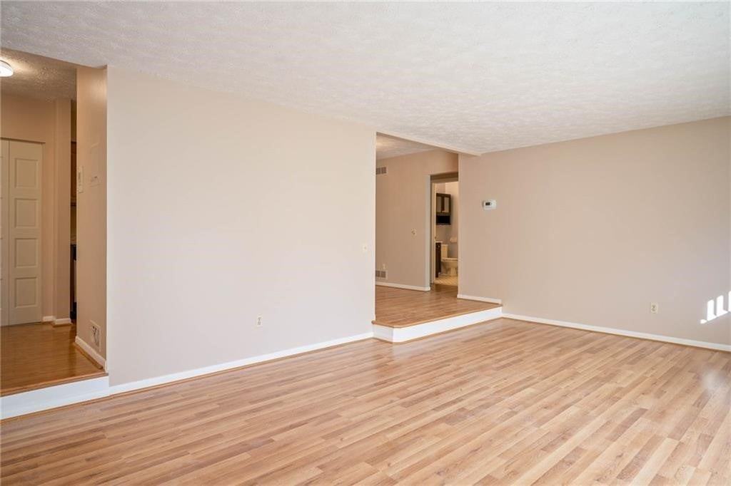 19 Great Wood Ct - Photo 3 of 14