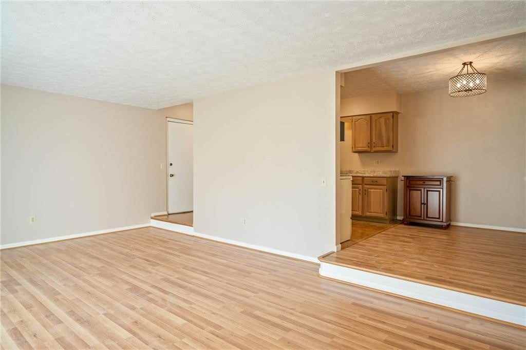 19 Great Wood Ct - Photo 4 of 14