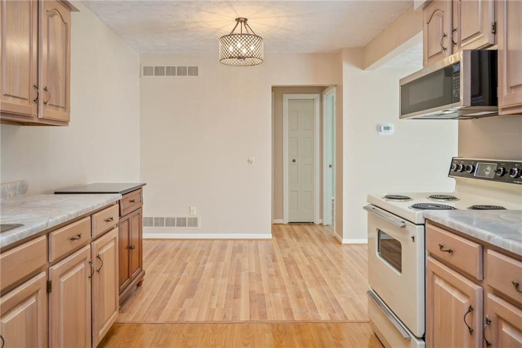 19 Great Wood Ct - Photo 6 of 14