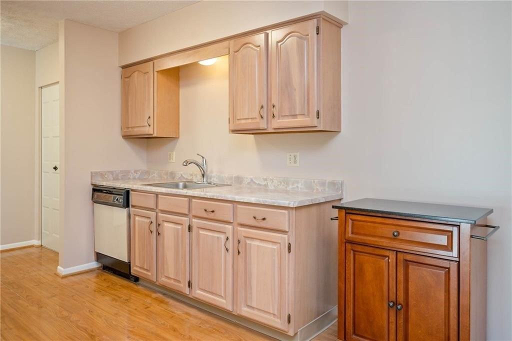 19 Great Wood Ct - Photo 7 of 14