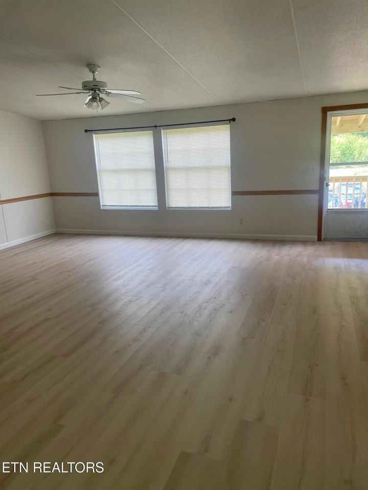 2523 Old Harriman Hwy - Photo 2 of 13