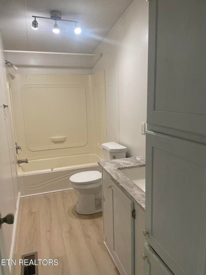 2523 Old Harriman Hwy - Photo 3 of 13