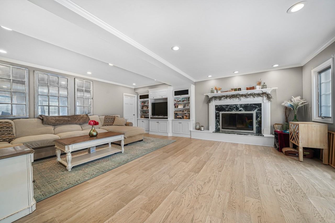 16 Westminster Drive - Photo 4 of 19