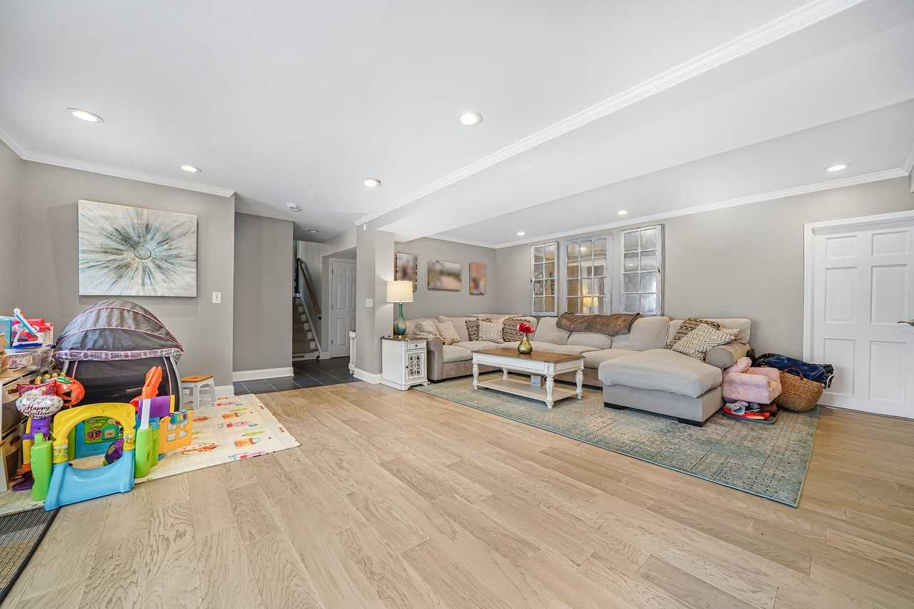 16 Westminster Drive - Photo 6 of 19