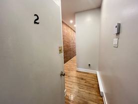 5871 Avenue du Parc #2 - Photo 1 of 1